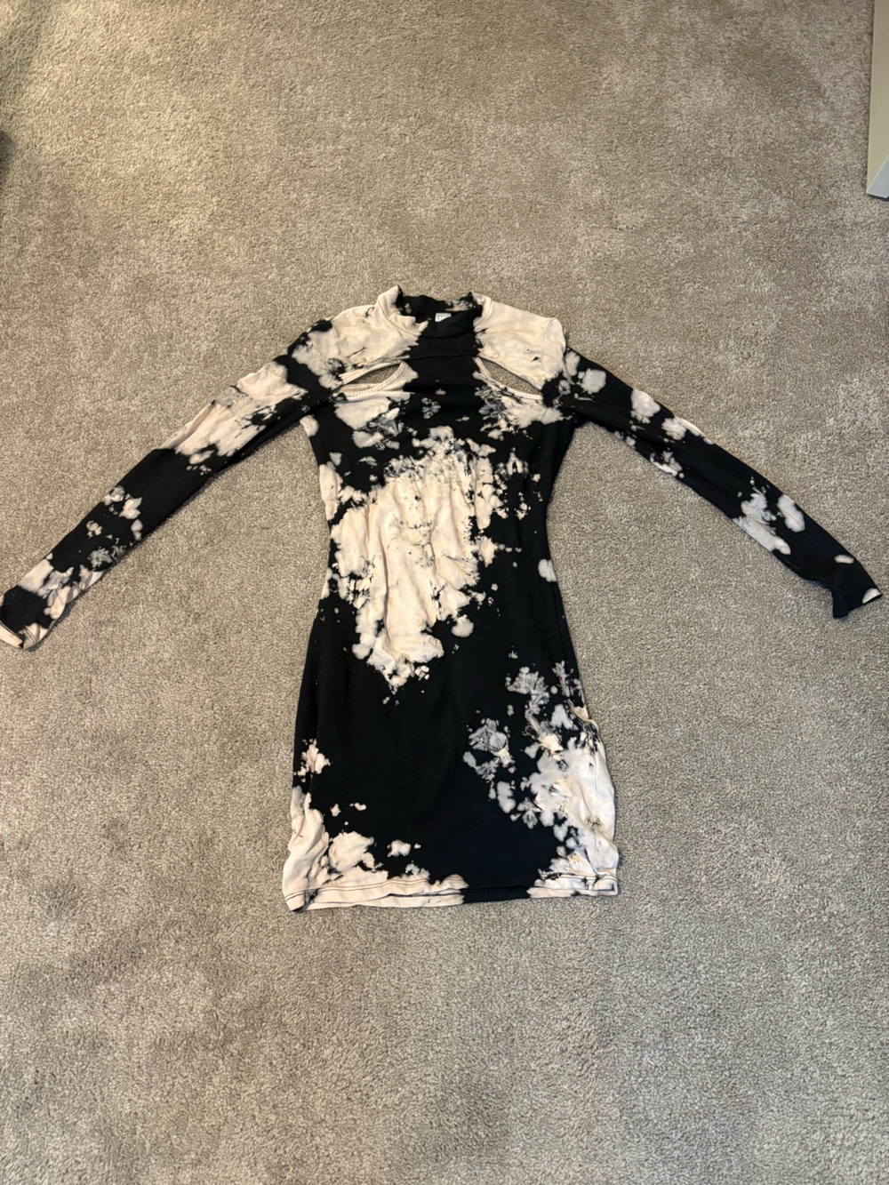 Long Sleeve Tie-Dye Bodycon Dress - Black and White
